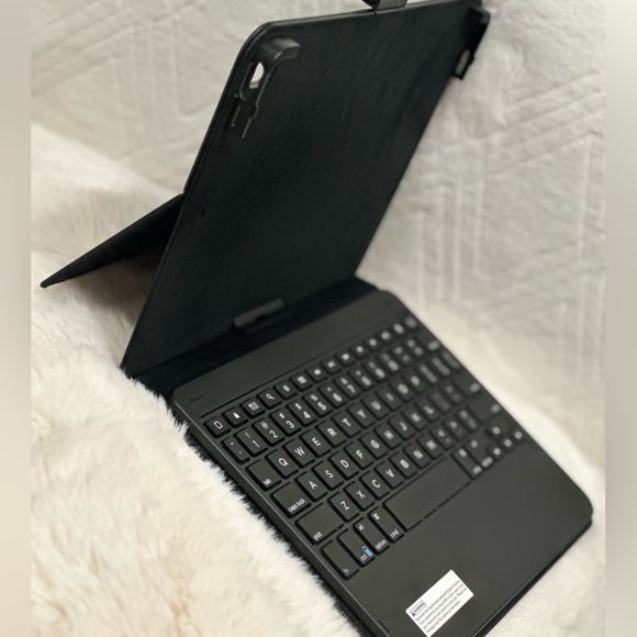 ZAGG tablet keyboard case messenger folio - Picture 2 of 5